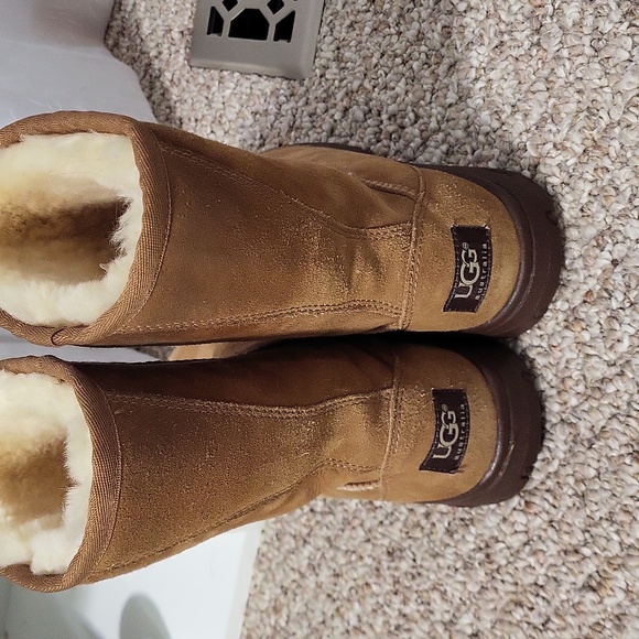 UGG ultimate short boots in Chestnut. - Picture 2 of 7